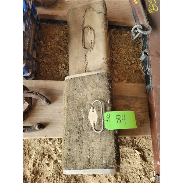 2- Carriage feet warmers