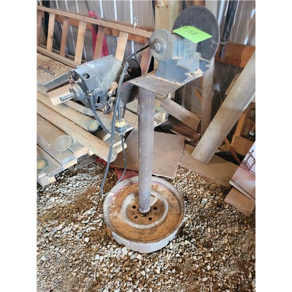 Grinder mounted on pedestal, 1/2 Hp