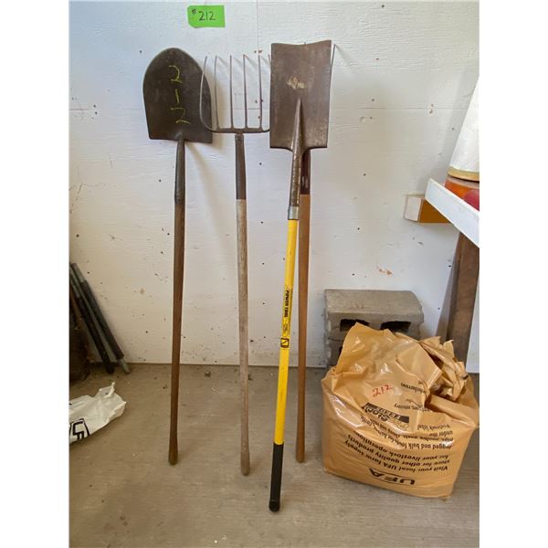 Qty of shovels, pitch forks, shavings & blocks