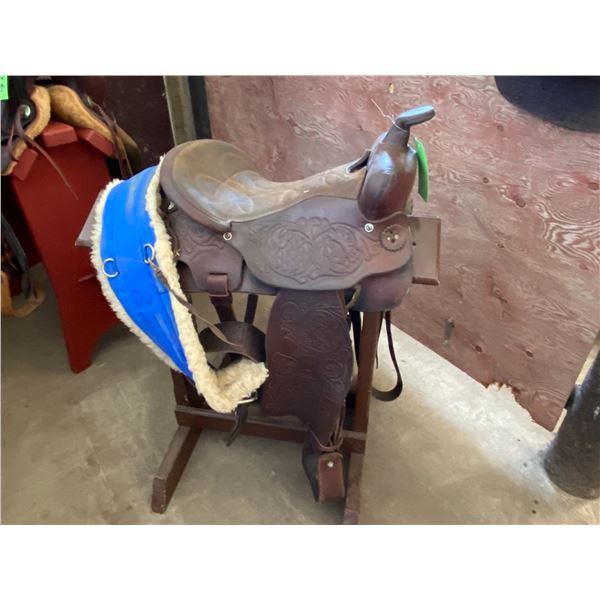 Western saddle, 15in. & stand
