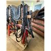 Image 11 : Work harness c/w rolling harness stand, qty of hames & horse clippers