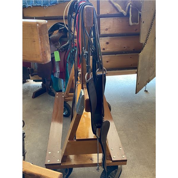 Breast collar, tiedown leads