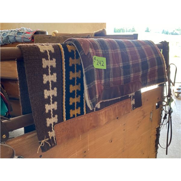 Pair of spurs & 2- western saddle blankets