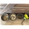 Image 2 : 2- Feed buckets, 2- Feed pails