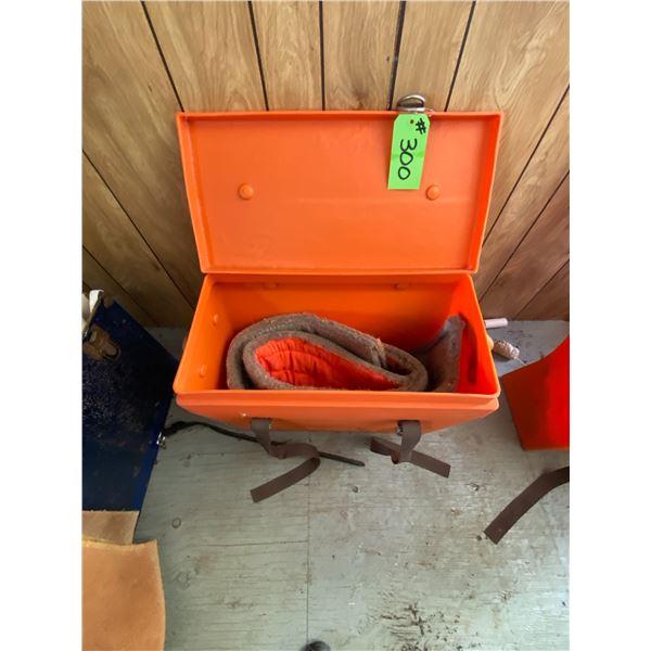 Orange pack saddle box c/w pads