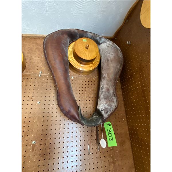 Approx. 23in.  collar