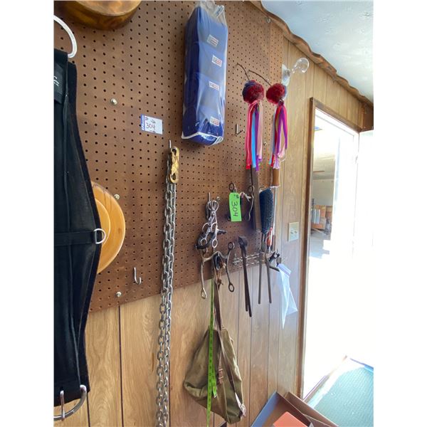 New leg wraps, qty of bits, a farrier set & horse brush