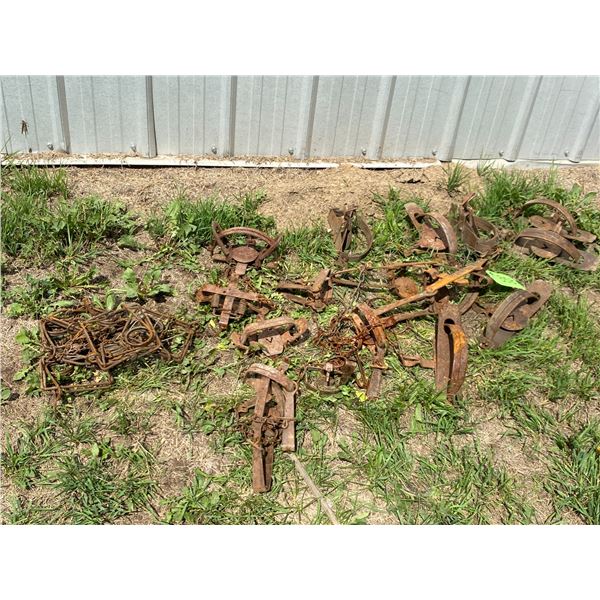 5- Small con-a -bear traps & qty of misc. size foot traps