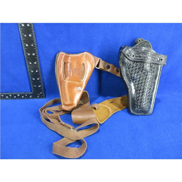 2 Leather Holsters - Safariland 275 L/C RH, Bianchi #9R1