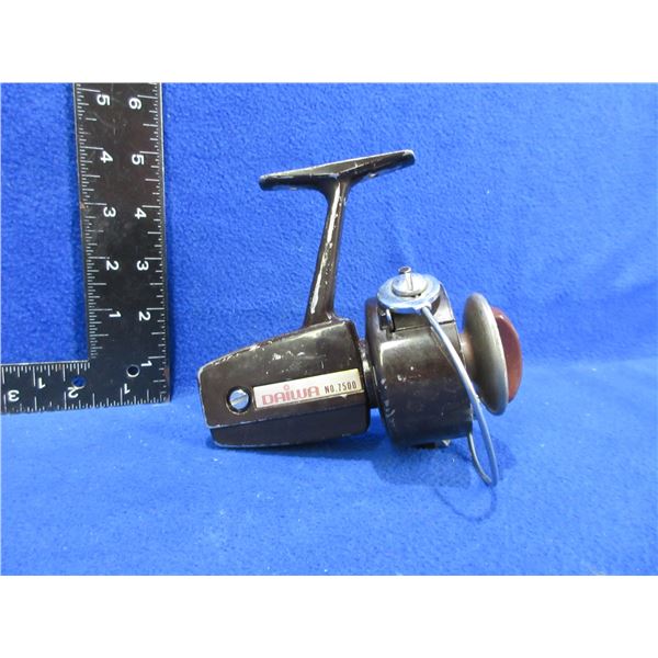 Vintage Daiwa No. 7500 Ball Bearing Spinning Fishing Reel