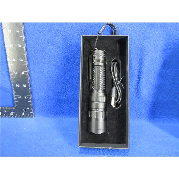 NEW - LED Flashlight with 4 Brightness and a Flash Setting