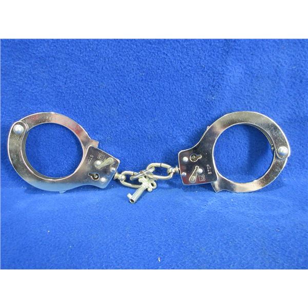 Handcuffs with 1 Key - Marked "Taiwan"