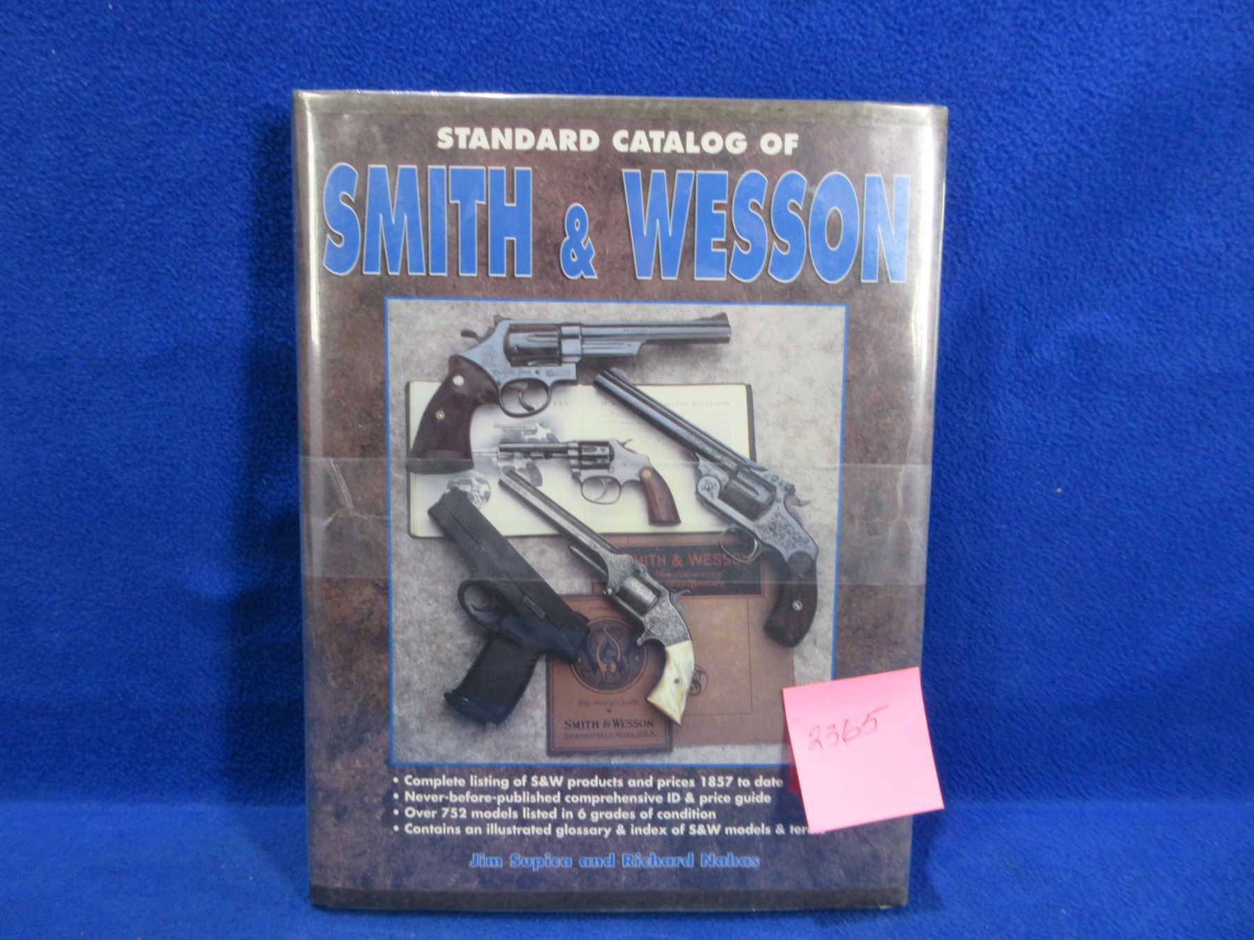 1 Book Standard Catalog of Smith & Wesson