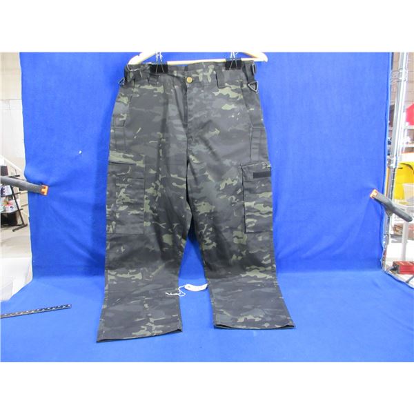 NEW - Camo Pants - Tactical Series, Mens Medium