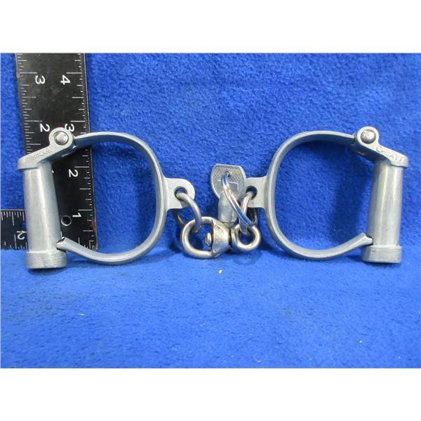 Hiatt Barrel Lock Handcuffs with Key - Made in England