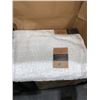 Image 2 : Set of Towels Including 2 Bath, 2 Hand, and 2 Face Towels White