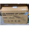 Image 2 : LED Parking Lot Light, 200W, 3-Pack, Photocell Dusk to Dawn, IP65 Rated