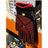 Image 2 : Char-Broil Heat-Resistant Grill Gloves with Non-Slip Design