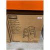 Image 2 : Rubbermaid Commercial Sturdy Chair Youth Seat