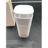 Image 2 : White Garren Leakproof Dispenser Bottle