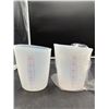 Image 1 : Set of Two Silicone Measuring Cups with Dual Measurements