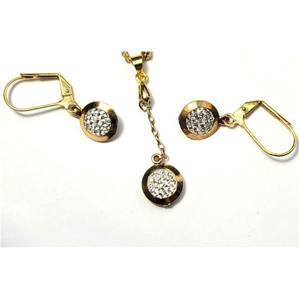 22)  SET OF ROUND GOLD TONE PENDANT & EARRINGS