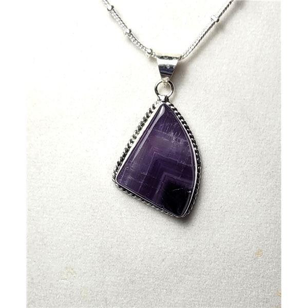 25)  SILVER TONE TRIANGULAR NATURAL AMETHYST