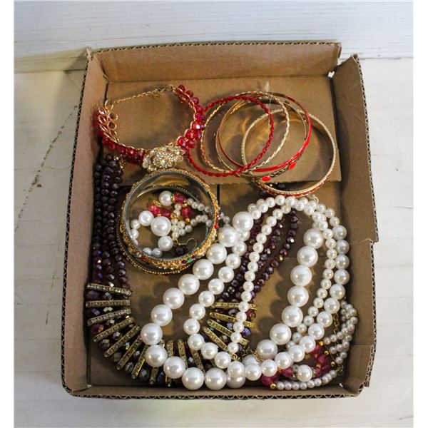 BRACLETS & NECKLACES