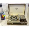 Image 1 : PORTABLE VINTAGE TURNTABLE 25 RECORDS &