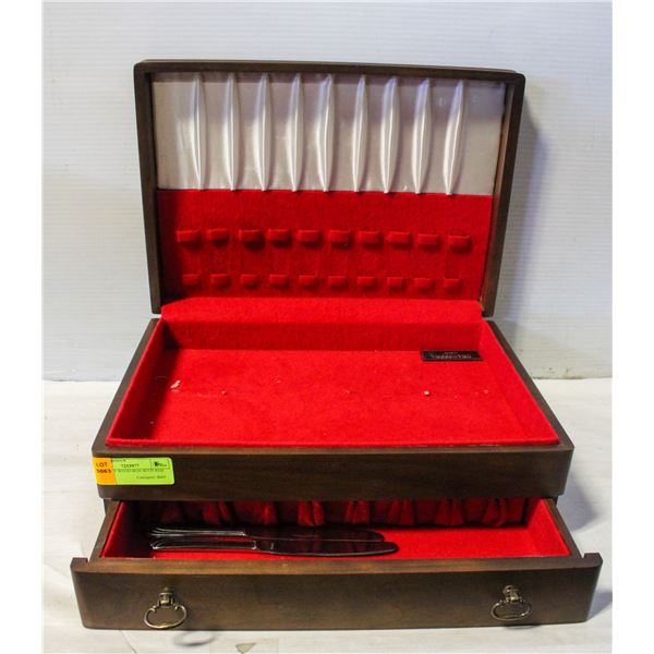CUTTLERY WOOD BOX WITH RED LINER
