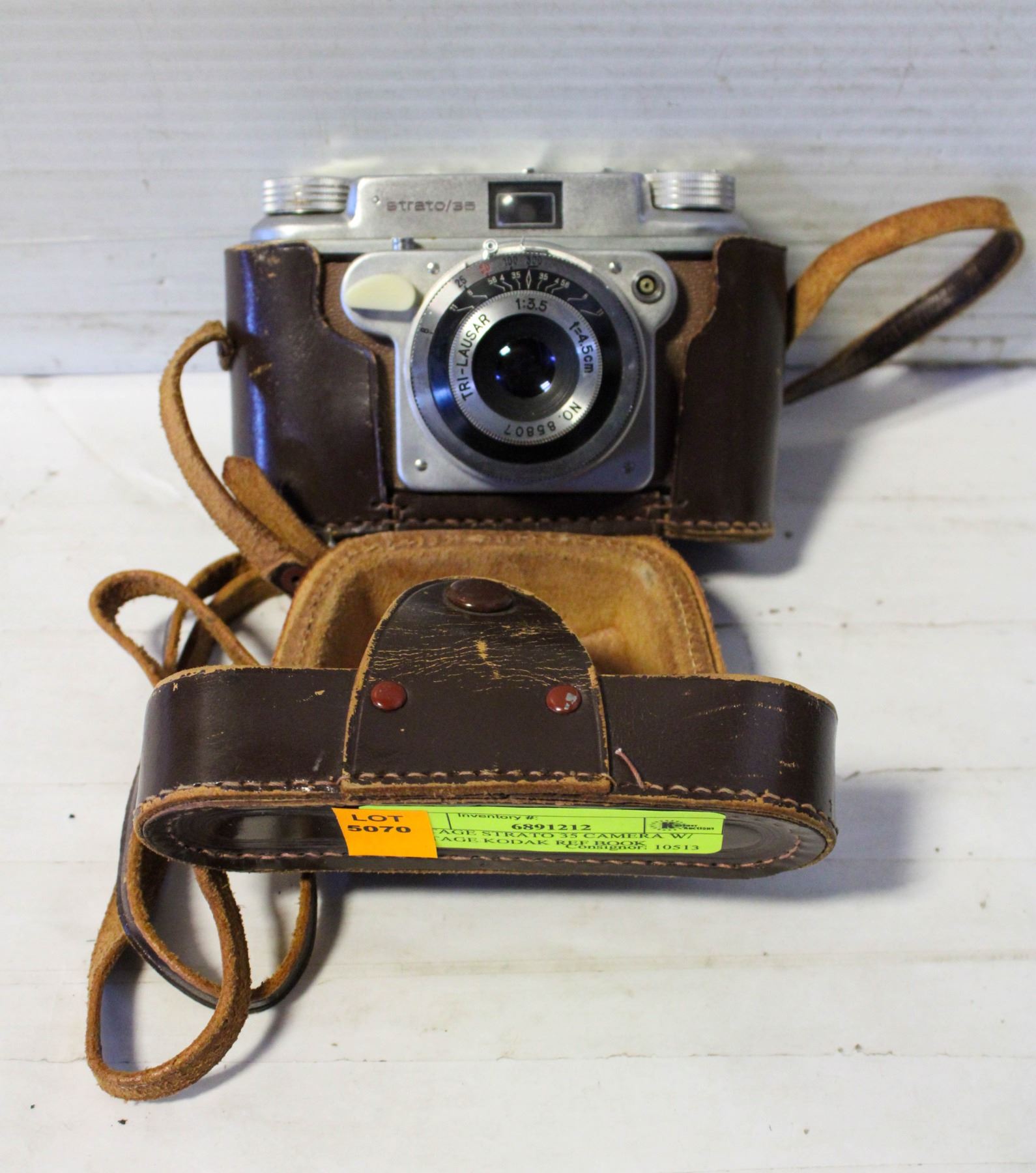 VINTAGE STRATO 35 CAMERA W/ VINTAGE KODAK REF BOOK