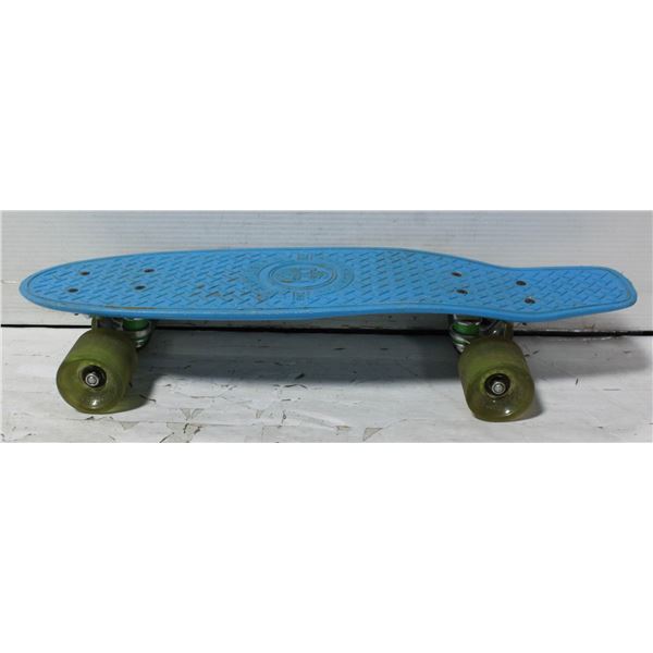 UNCLAIMED - ESTATE PENNY BOARD SKATEBOARD-ESTATE