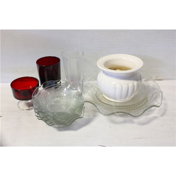 BOX OF LUMINARC AND GLASSWARE