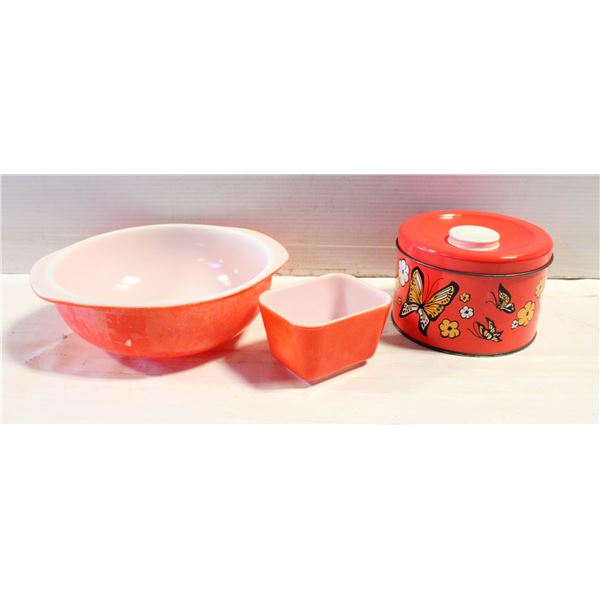 VINTAGE RED PYREX BOWL AND REFRIGERATOR DISH