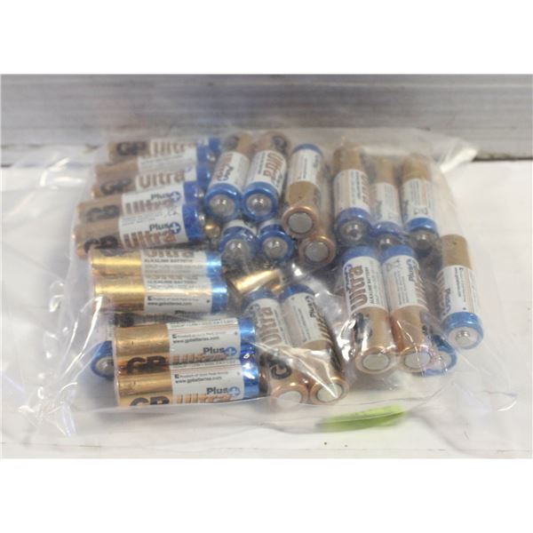 40 AA ALKALINE BATTERIES