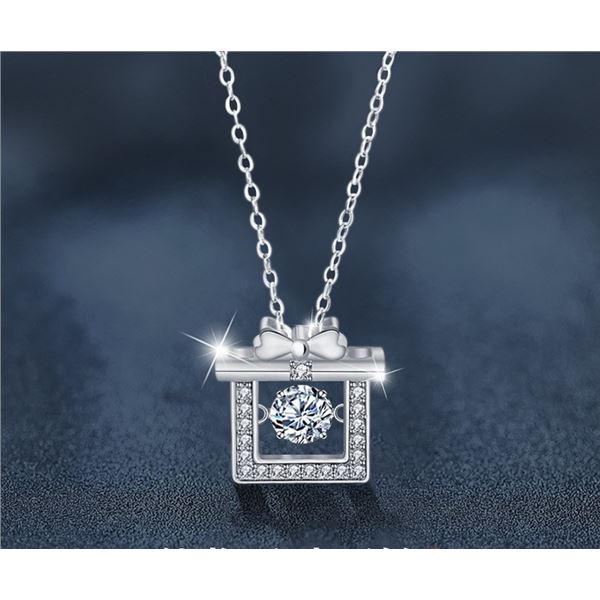 GRA CERTIFIED SQUARE BOW DESIGN ROUND BRILLIANT