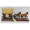 Image 1 : COVERED WAGON + 4 HORSE MANTLE CLOCK AND LAMP