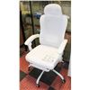 Image 1 : NEWLY ASSEMBLED WHITE OFFICE / COMPUTER CHAIR