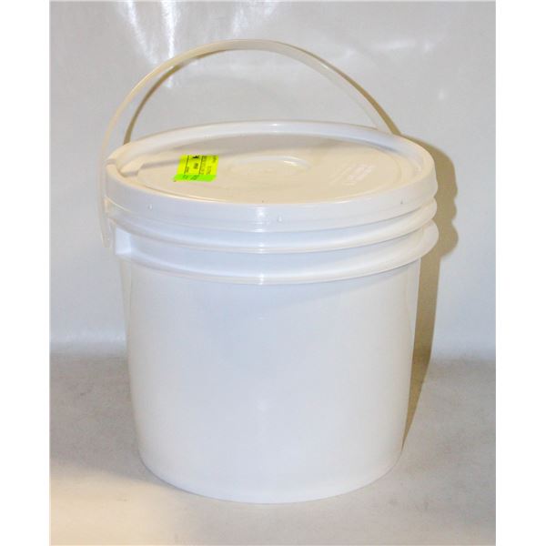 BUCKET ASST TAYLORMADE RECLAIMED GOLF BALLS 5DZ