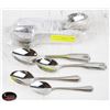 Image 1 : 46 ASSORTED SPOONS