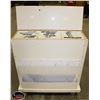 Image 2 : WHITE CABINET FOR POSTERS W/ 36" LID