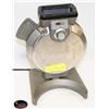 Image 1 : CUISINART VERTICAL HOUSEHOLD WAFFLE MAKER