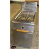 Image 1 : FRYMASTER LARGE CAPACITY 80 LBS DEEP FRYER