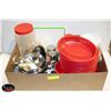 Image 1 : BOX OF ASSORTED RESTAURANT MISC ITEMS