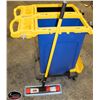 Image 2 : RUBBER MAID JANITORIAL CART