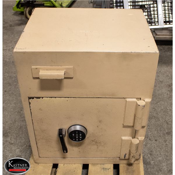 LARGE DIGITAL CODE SAFE 23.5" X 22" X 28"