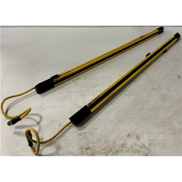 Banner #SLPR14-830P8 and #SLPE14-830P8 Light Curtain Set