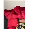 Image 2 : Assortment of Fabrics and Women's Clothing
