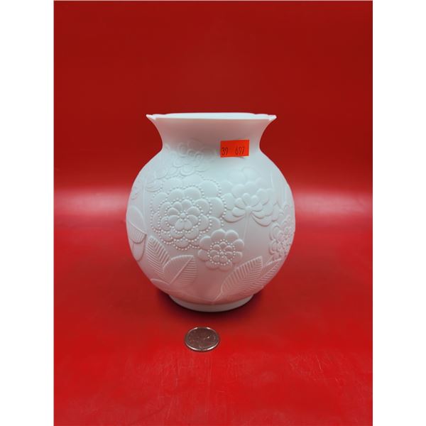 Signed Kaiser White Floral Vase w/ Scallop Edge Made in West Germany