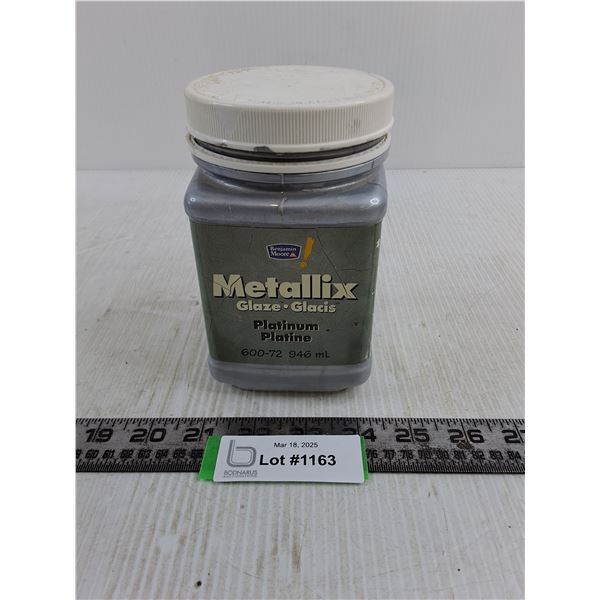 Benjamin Moore Metallix Glaze "Platinum" - Half Full